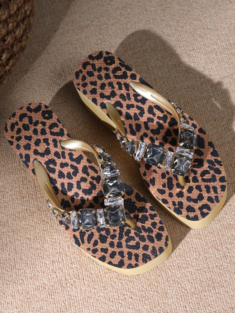 TM251992_LEOPARD_CAMEL_9