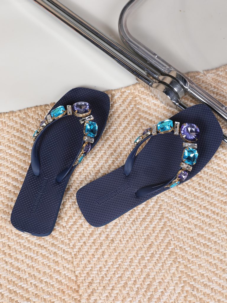 TM251995_SUMMER_NAVY_8